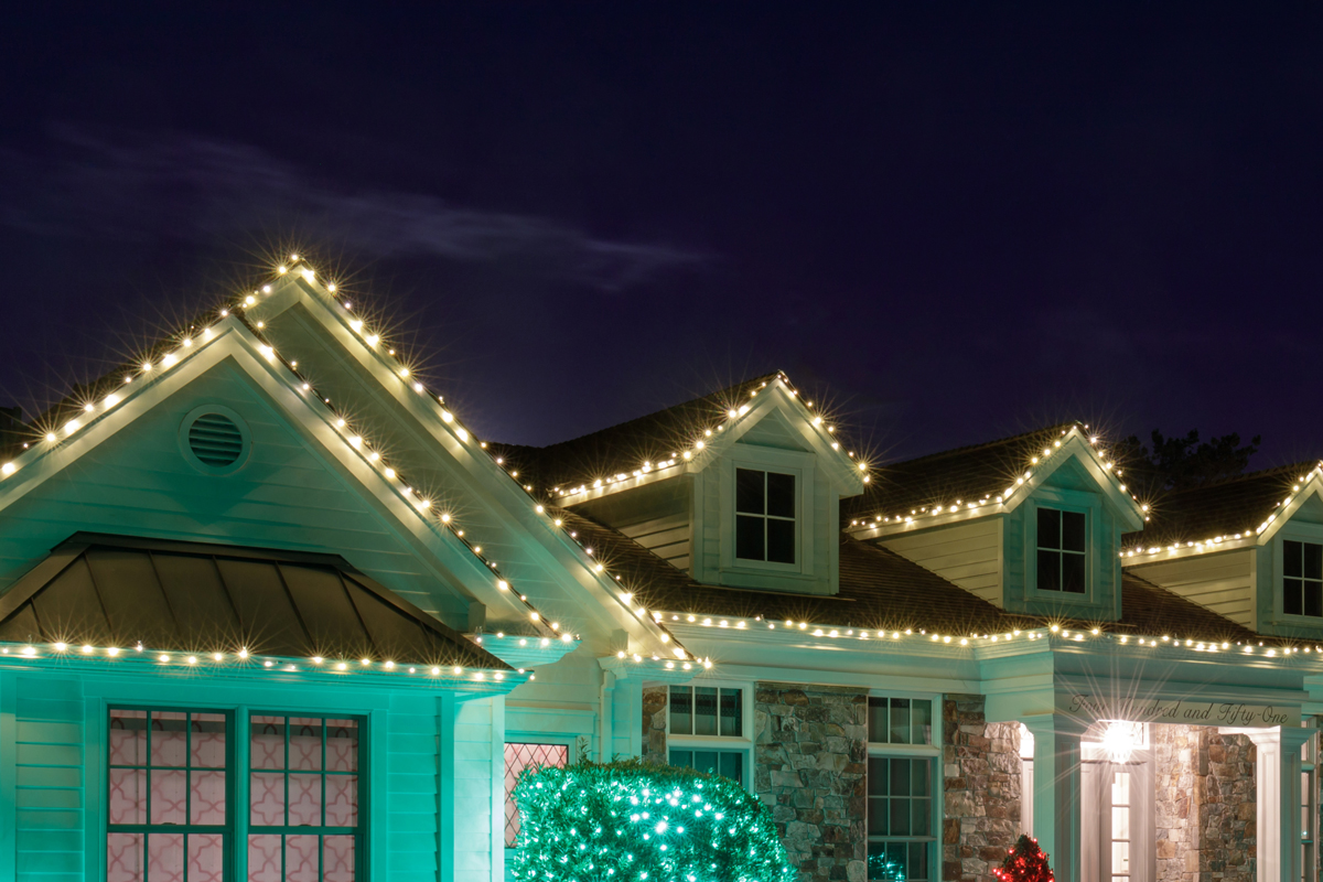 Tips for Expertly Attaching Christmas Lights to Your Roof